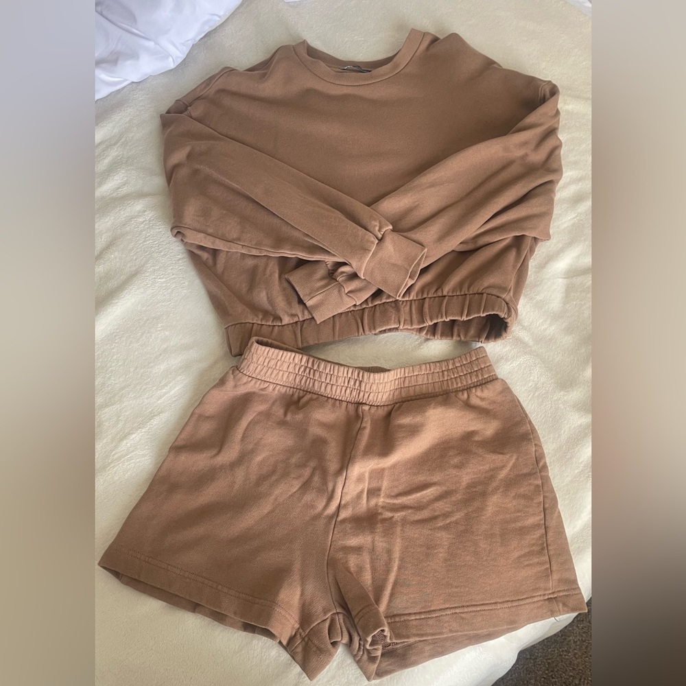 I don't use it anymore and it's in perfect condition. Zara Set, color: brown